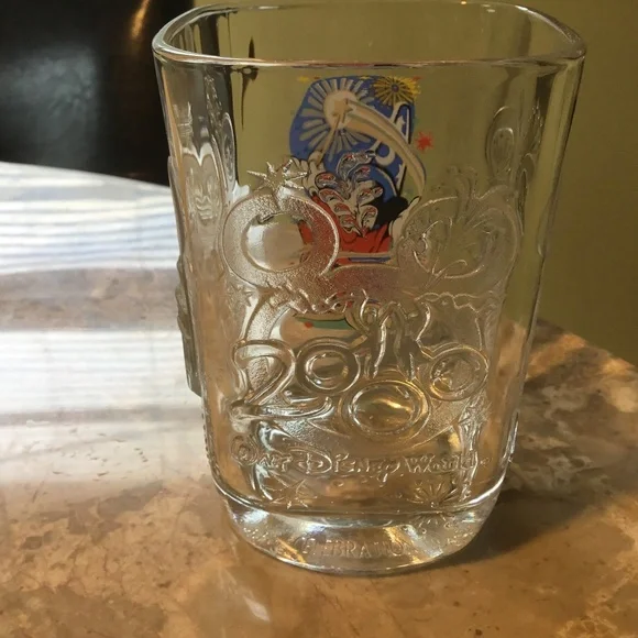 Disney World 2000 McDonald’s Glasses Epcot and MGM (2 Glasses) - Picture 4 of 16